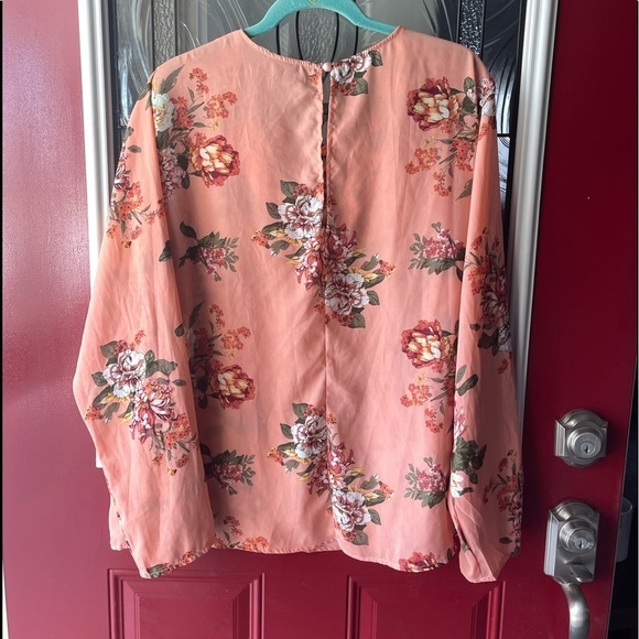 Plus Size Top - Picture 4 of 5